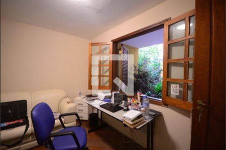 Casa à venda com 460m², 3 quartos e 4 vagas Casa à venda com 460m², 3 quartos e 4 vagasQuarto 5