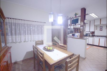 Casa à venda com 460m², 3 quartos e 4 vagas Casa à venda com 460m², 3 quartos e 4 vagasCozinha