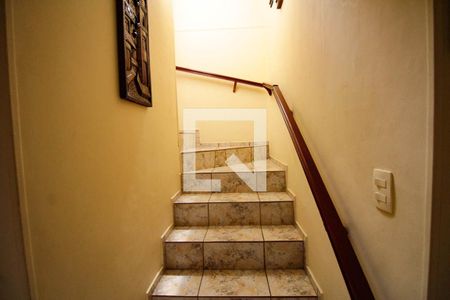 Casa à venda com 149m², 3 quartos e 2 vagas Casa à venda com 149m², 3 quartos e 2 vagasEscada