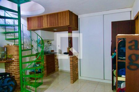 Casa à venda com 300m², 6 quartos e 2 vagasSuíte anexo