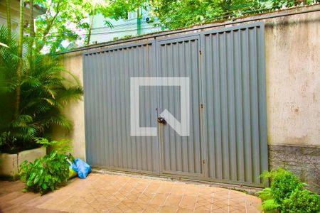 Casa à venda com 300m², 6 quartos e 2 vagas Casa à venda com 300m², 6 quartos e 2 vagasÁrea serviço