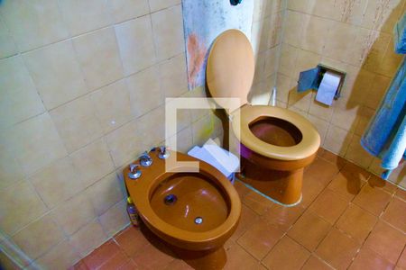 Casa à venda com 300m², 6 quartos e 2 vagas Casa à venda com 300m², 6 quartos e 2 vagasSuíte banheiro