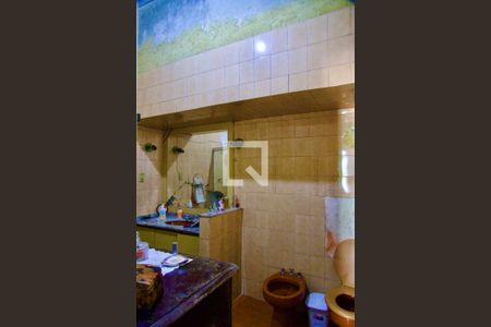 Casa à venda com 300m², 6 quartos e 2 vagas Casa à venda com 300m², 6 quartos e 2 vagasSuíte banheiro