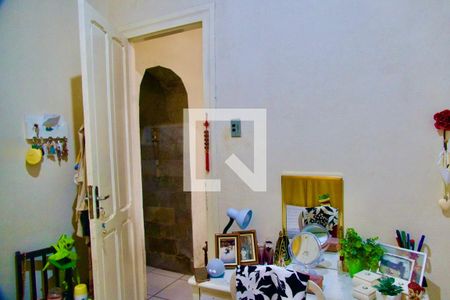 Casa à venda com 300m², 6 quartos e 2 vagasQuarto 