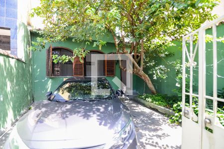 Casa à venda com 250m², 3 quartos e 2 vagas Casa à venda com 250m², 3 quartos e 2 vagasFachada