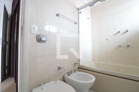 Apartamento para alugar com 257m², 3 quartos e 4 vagasBanheiro da Suíte 1