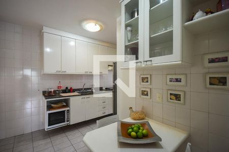 Apartamento à venda com 110m², 3 quartos e 2 vagasCozinha