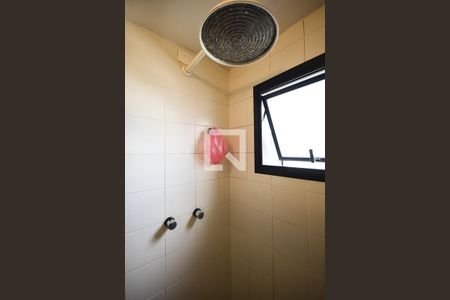 Apartamento à venda com 110m², 3 quartos e 2 vagasChuveiro do banheiro da suíte 2