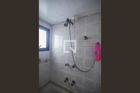 Apartamento à venda com 110m², 3 quartos e 2 vagasChuveiro do banheiro da suíte 3