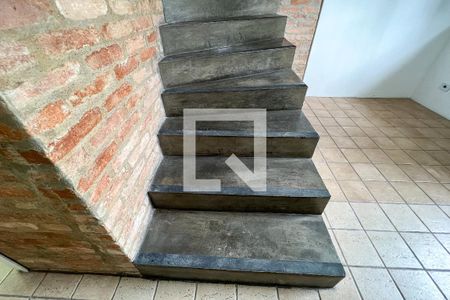 Casa para alugar com 200m², 3 quartos e 1 vagaEscada