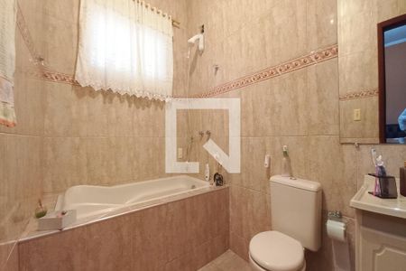 Banheiro da Suíte de casa à venda com 3 quartos, 250m² em Swiss Park, Campinas