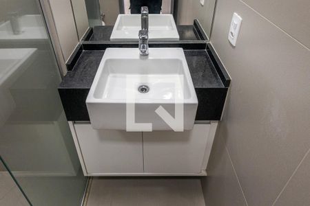 Banheiro de apartamento para alugar com 1 quarto, 38m² em Pinheiros, São Paulo