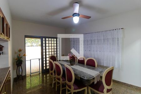 Casa à venda com 212m², 3 quartos e 5 vagas Casa à venda com 212m², 3 quartos e 5 vagasSala de Jantar