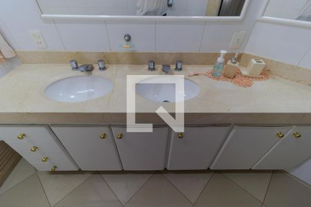 Casa à venda com 212m², 3 quartos e 5 vagas