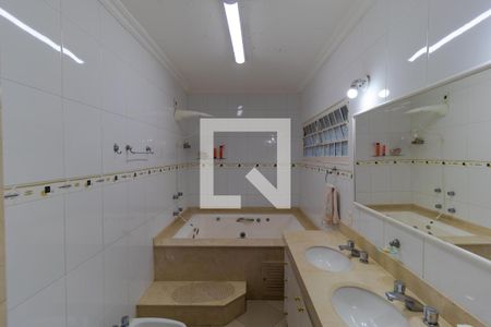 Casa à venda com 212m², 3 quartos e 5 vagas Casa à venda com 212m², 3 quartos e 5 vagasBanheiro da Suíte