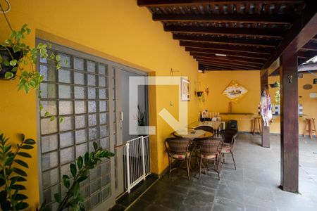 Casa à venda com 212m², 3 quartos e 5 vagas Casa à venda com 212m², 3 quartos e 5 vagasVaranda