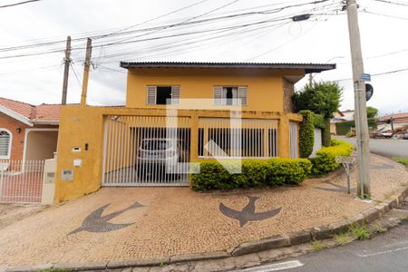 Casa à venda com 212m², 3 quartos e 5 vagas Casa à venda com 212m², 3 quartos e 5 vagasFachada