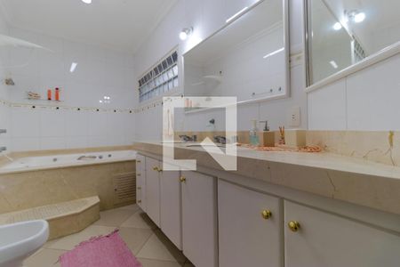 Casa à venda com 212m², 3 quartos e 5 vagas Casa à venda com 212m², 3 quartos e 5 vagasBanheiro da Suíte