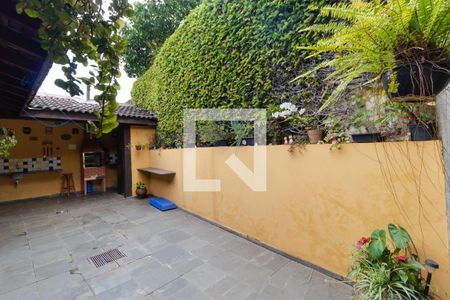 Casa à venda com 212m², 3 quartos e 5 vagas Casa à venda com 212m², 3 quartos e 5 vagasQuintal