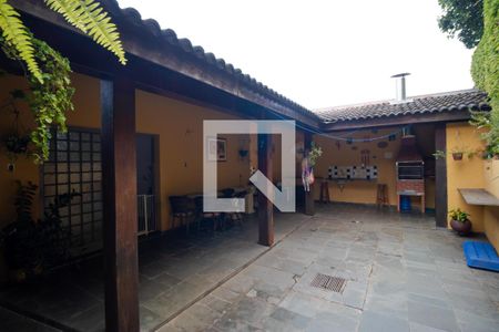 Casa à venda com 212m², 3 quartos e 5 vagas Casa à venda com 212m², 3 quartos e 5 vagasQuintal