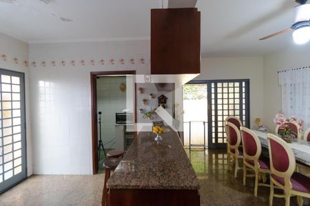 Casa à venda com 212m², 3 quartos e 5 vagas Casa à venda com 212m², 3 quartos e 5 vagasSala de Jantar