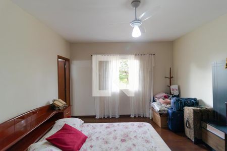 Casa à venda com 212m², 3 quartos e 5 vagas Casa à venda com 212m², 3 quartos e 5 vagasSuíte