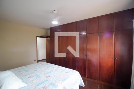 Casa à venda com 212m², 3 quartos e 5 vagas Casa à venda com 212m², 3 quartos e 5 vagasQuarto 02