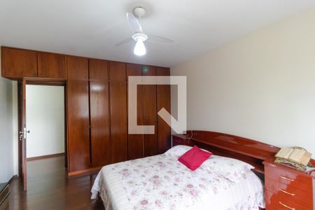 Casa à venda com 212m², 3 quartos e 5 vagas Casa à venda com 212m², 3 quartos e 5 vagasSuíte