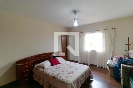 Casa à venda com 212m², 3 quartos e 5 vagas Casa à venda com 212m², 3 quartos e 5 vagasSuíte