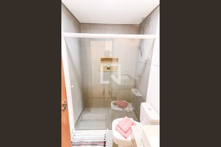 Banheiro de apartamento para alugar com 1 quarto, 20m² em Jd. Rio Pequeno, São Paulo