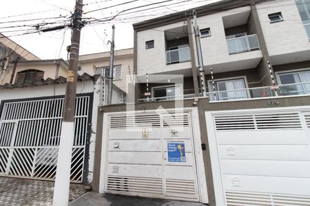 Casa à venda com 250m², 3 quartos e 4 vagas Casa à venda com 250m², 3 quartos e 4 vagasFachada
