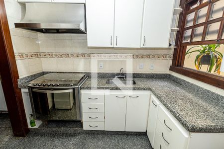 Casa para alugar com 354m², 5 quartos e 5 vagas Casa para alugar com 354m², 5 quartos e 5 vagasCozinha