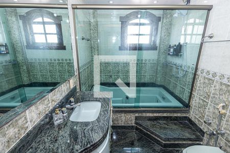 Casa para alugar com 354m², 5 quartos e 5 vagas Casa para alugar com 354m², 5 quartos e 5 vagasBanheiro social / hidromassagem