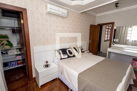 Casa para alugar com 354m², 5 quartos e 5 vagas Casa para alugar com 354m², 5 quartos e 5 vagasQuarto 2 / suíte / closet