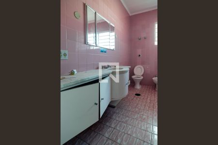 Casa à venda com 225m², 4 quartos e 3 vagas Casa à venda com 225m², 4 quartos e 3 vagasBanheiro Quarto 3 - Suíte