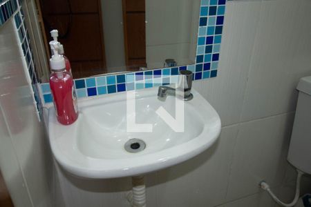 Casa de condomínio para alugar com 80m², 2 quartos e 1 vagaBanheiro social