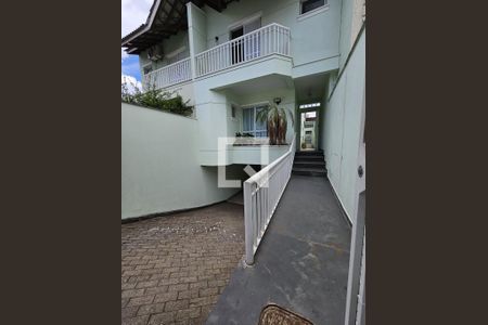 Casa à venda com 214m², 5 quartos e 4 vagasEntrada