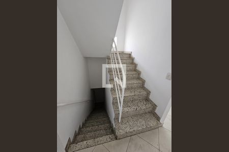 Casa à venda com 214m², 5 quartos e 4 vagasEscadaria