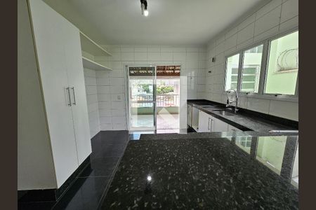 Casa à venda com 214m², 5 quartos e 4 vagasCozinha