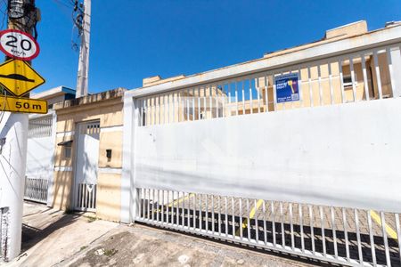 Casa à venda com 70m², 2 quartos e 2 vagasFachado do condomínio