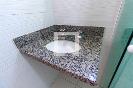 Casa à venda com 70m², 2 quartos e 2 vagasBanheiro da Suíte 1