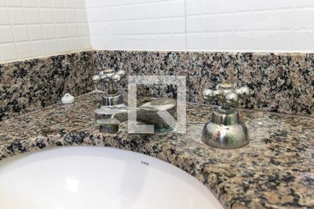 Casa à venda com 70m², 2 quartos e 2 vagasBanheiro - torneira