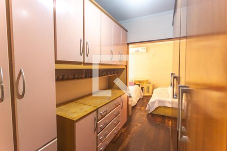 Casa à venda com 364m², 4 quartos e 6 vagasCloset suíte 2