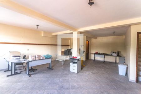 Casa à venda com 364m², 4 quartos e 6 vagasSalão