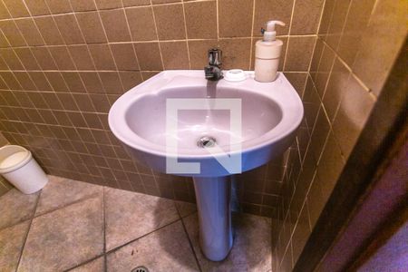 Casa à venda com 364m², 4 quartos e 6 vagasBanheiro salão