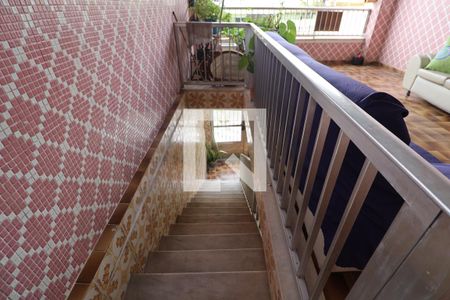 Casa à venda com 145m², 3 quartos e 1 vagaEscada entrada