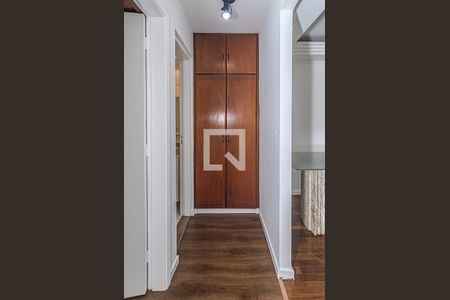 Corredor de apartamento à venda com 2 quartos, 75m² em Vila Gumercindo, São Paulo