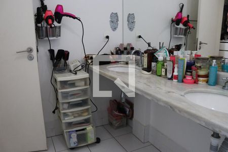 Apartamento para alugar com 140m², 3 quartos e 3 vagas Apartamento para alugar com 140m², 3 quartos e 3 vagasBanheiro da suíte