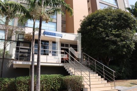 Apartamento para alugar com 140m², 3 quartos e 3 vagas Apartamento para alugar com 140m², 3 quartos e 3 vagasFachada e portaria