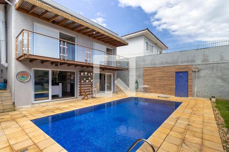 Casa à venda com 380m², 3 quartos e 4 vagas Casa à venda com 380m², 3 quartos e 4 vagasQuintal com piscina